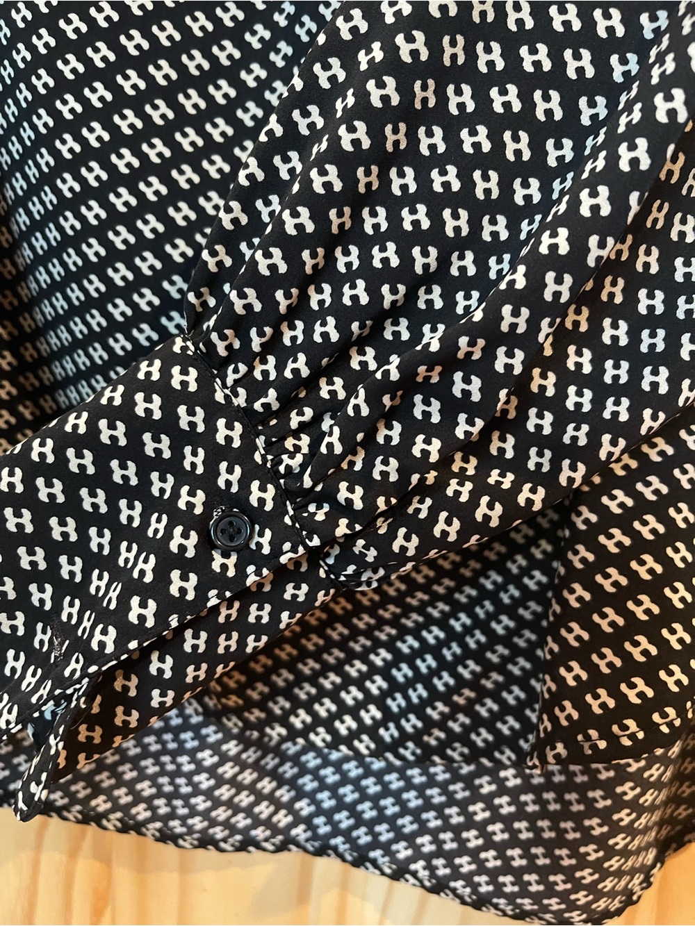 Banana Republic Black and White Geometric-Print Blouse - Picture 4 of 4